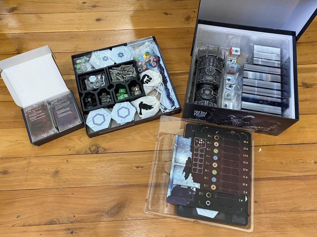 How to fit the game components into the core box / storage box