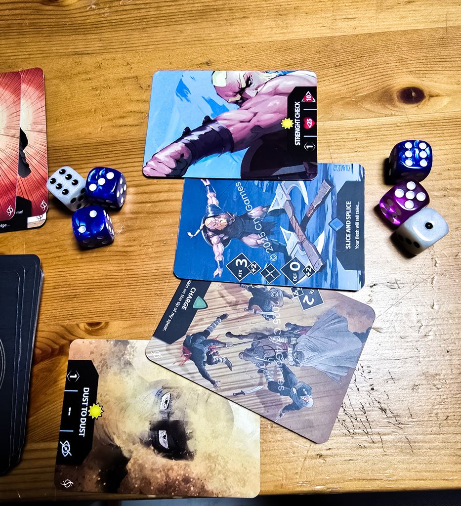 Illustration 10 de Crisis within Time : Fast-paced Action Card and Dice Game