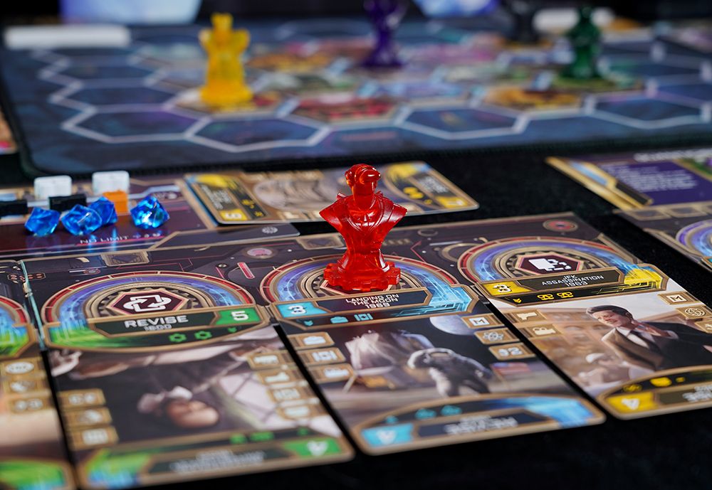 타임머신 보드에 있는 킬린 캐릭터 조각.