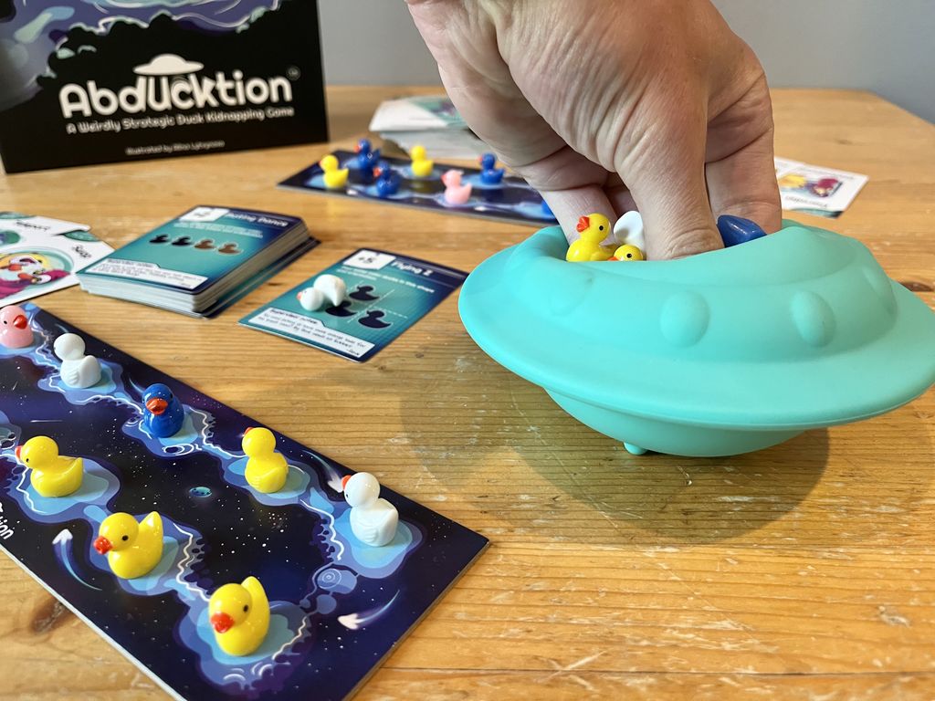 Illustration 6 de Abducktion: A Weirdly Strategic Game of Duck Kidnapping