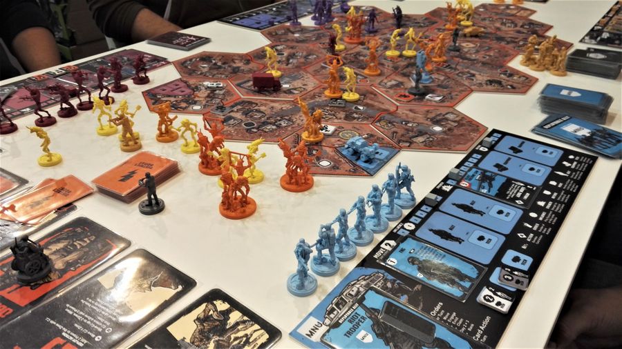 District 9: The Boardgame | Image | BoardGameGeek