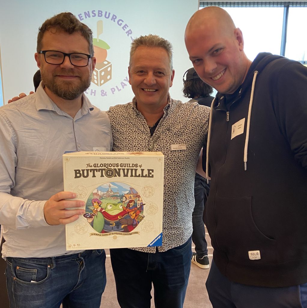 왼쪽부터: Buttonville 공동 디자이너 Erik Andersson Sundén, Ravensburger 편집자 Thorsten Gimmler, 공동 디자이너 Christian Kudahl