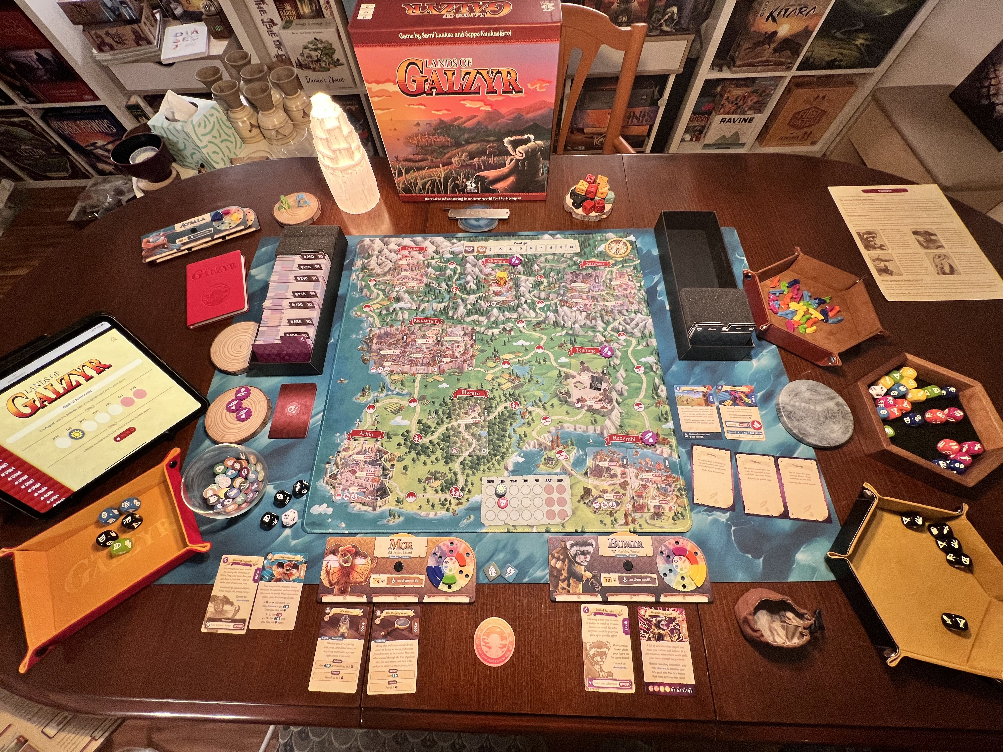 2 Tomatoes Games – Lands Of Galzyr (Französische Version) – Abenteuer-Brettspiel, 1-4 Spieler, Offene Welt, Fortlaufende Geschichten