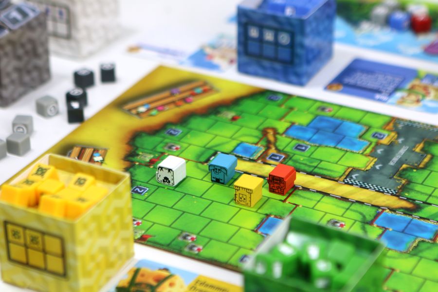 Close Up - During the annual Cube Cup, a race of for the Cubitos Champion