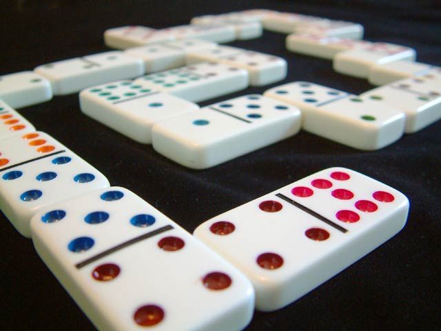 Dominoes, Board Game