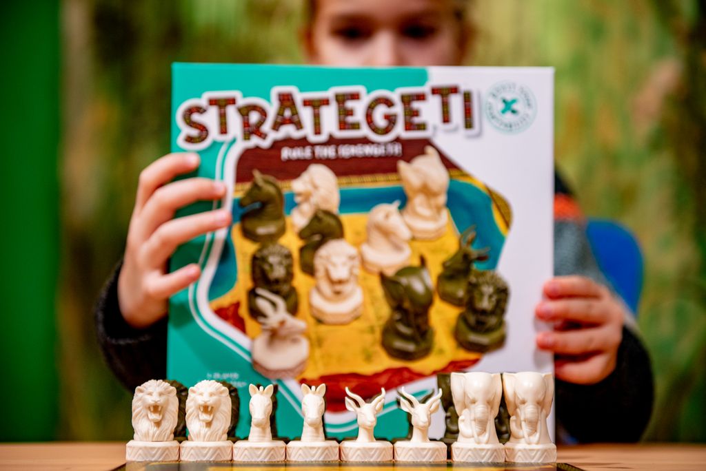 Strategeti - review @ BoardGameColors | Strategeti