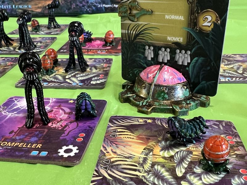 For the Threat meter stand, I went with the overgrown jungle theme seen on the game box tin and used the illuminated crystal colors for the dome. This game is beautiful!