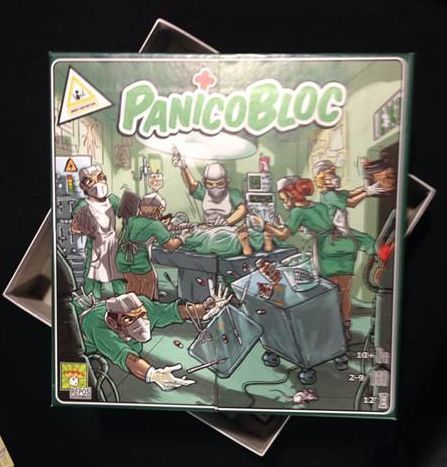 Put on the Scrubs and Try to Save a Life in Roberto Fraga&#039;s PanicoBloc