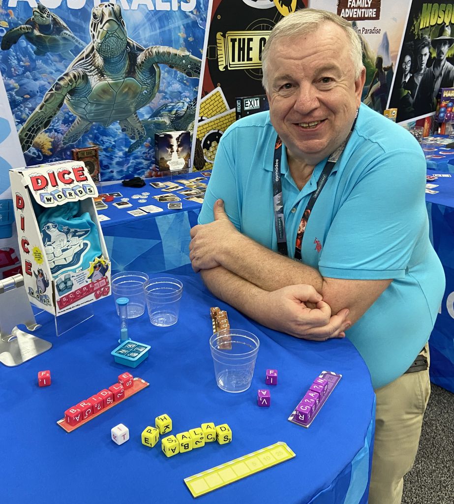 디자이너 Tim Phillips가 GAMA Expo 2025에서 Dice Words를 선보이다