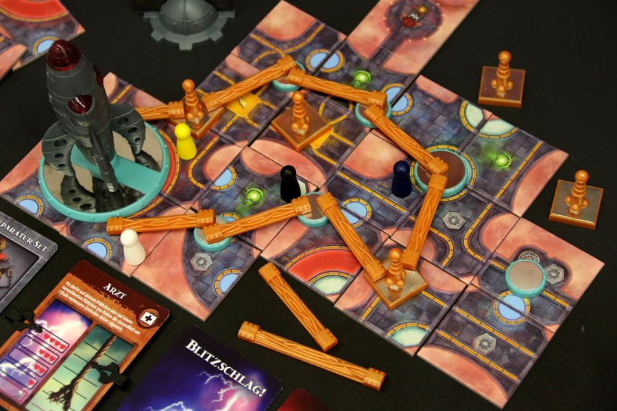 It's a high-wire act that will test your team's capacity for courage and cooperation in Forbidden Sky @ Spiel'18 in Essen
