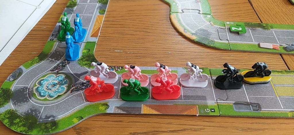 Slipstreaming into roundabouts | Flamme Rouge: Grand Tour