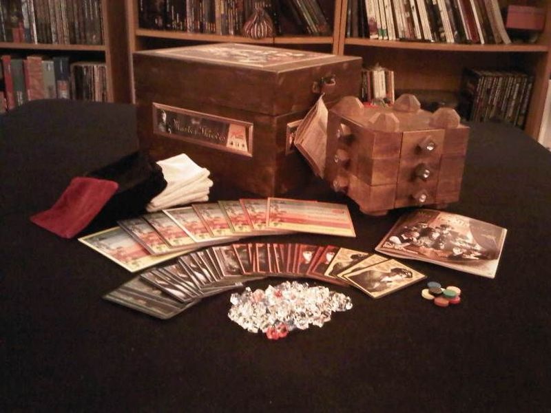 Master Thieves and its components. A very beautiful game.