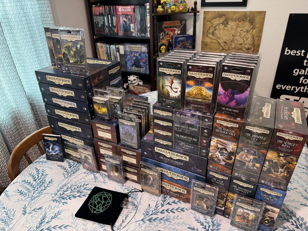 Arkham Horror: The Card Game photo 2