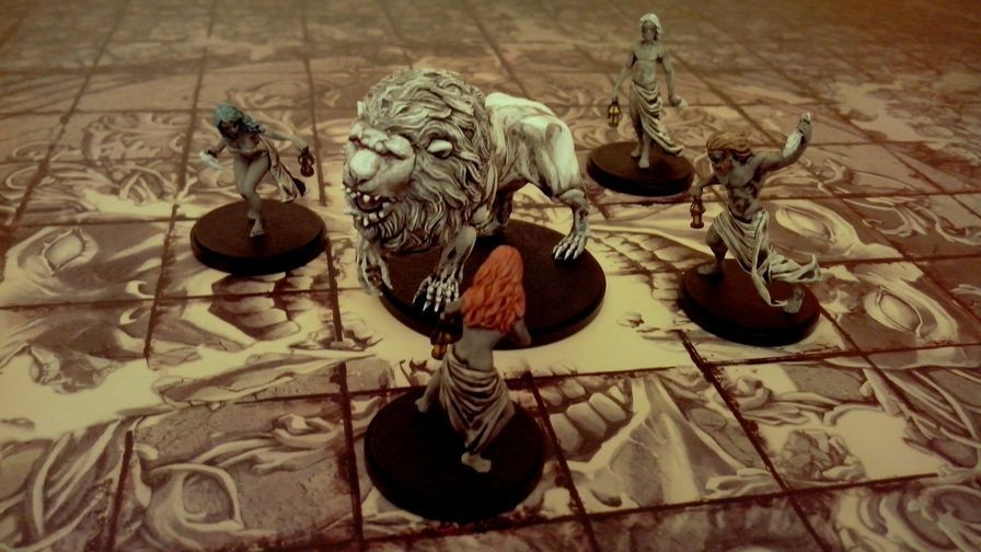 Prologue minis: Black and white, with only a few colors (eyes for the lion, lantern and hair for survivors) — Photo by EricZag on BoardGameGeek