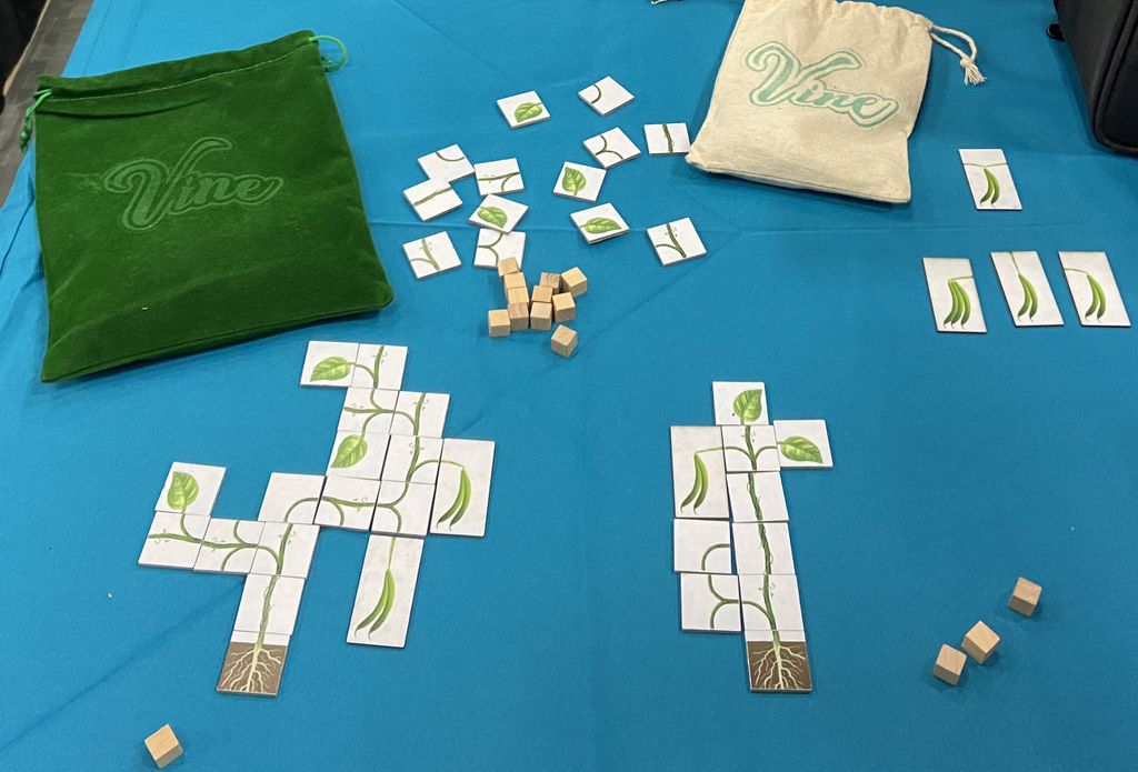 Vine, CavernWire Games, 2026 — GAMA Expo 2025의 모형