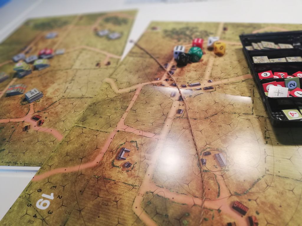 Use of duplicate paper map. | BoardGameGeek