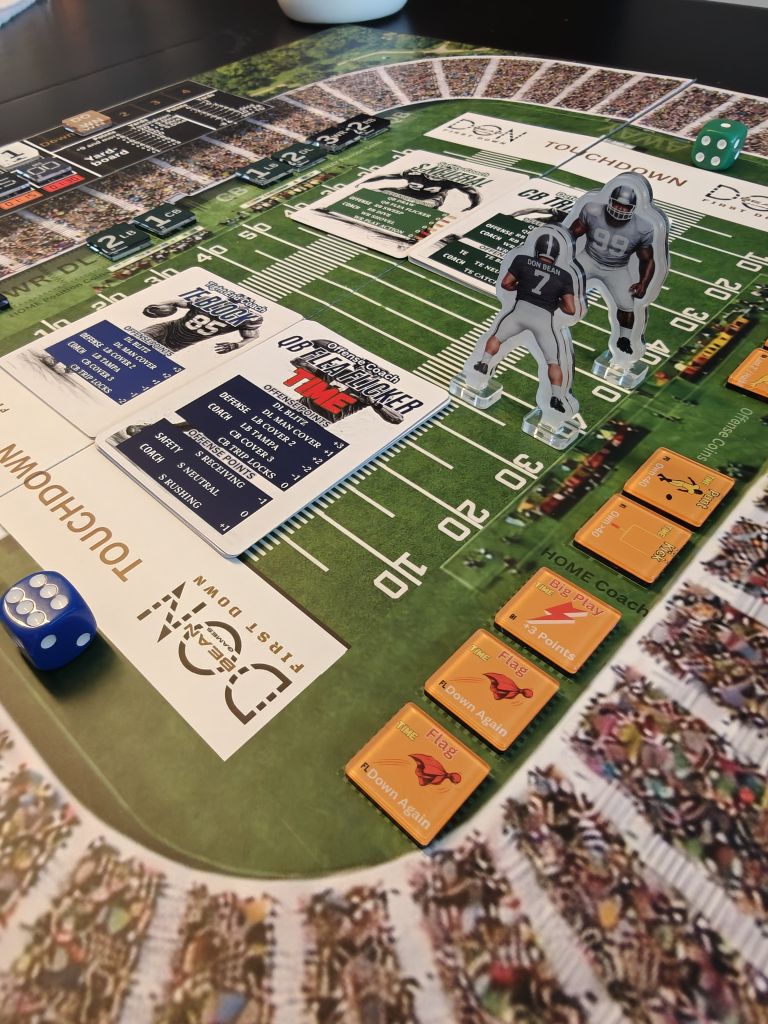 Illustration 12 de FIRST DOWN: Tactical Football Board Game