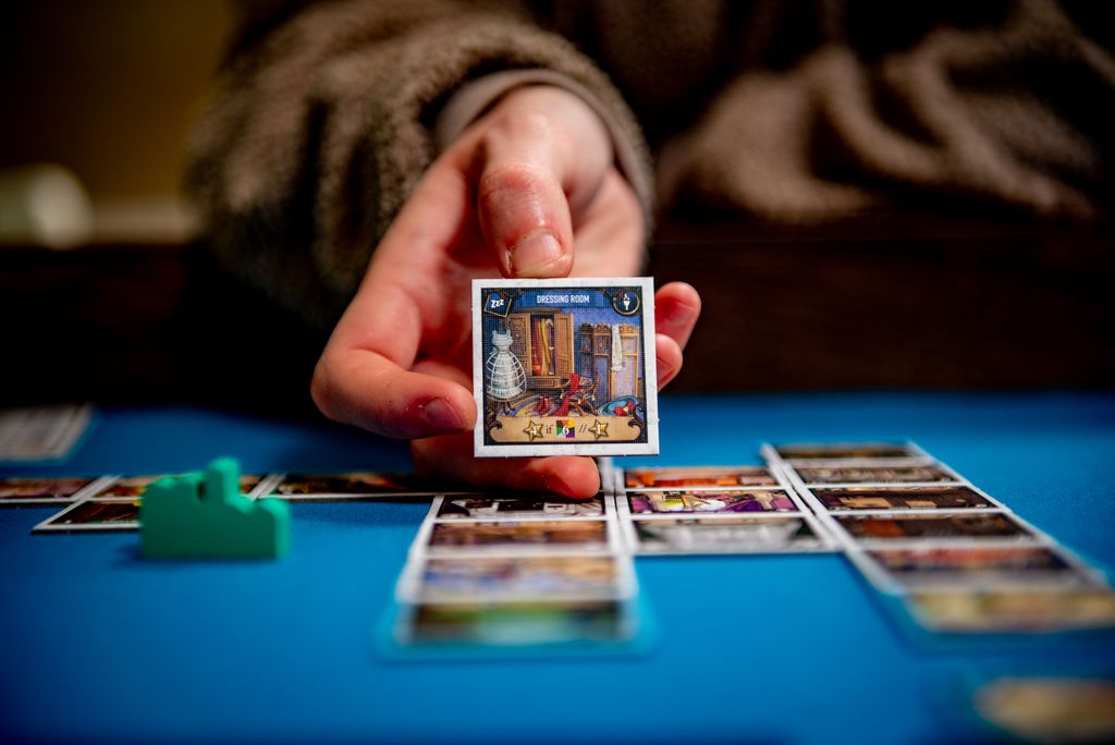 Between Two Castles: Essential Edition - review @BoardGameColors ...