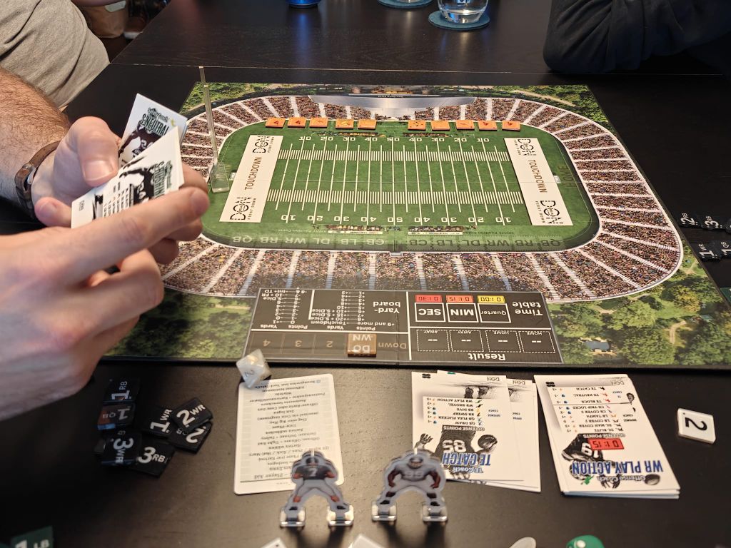 Illustration 1 de FIRST DOWN: Tactical Football Board Game