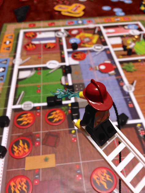 10/10 [Flash Point: Fire Rescue feat LEGO] | Holtidő Blog | BoardGameGeek