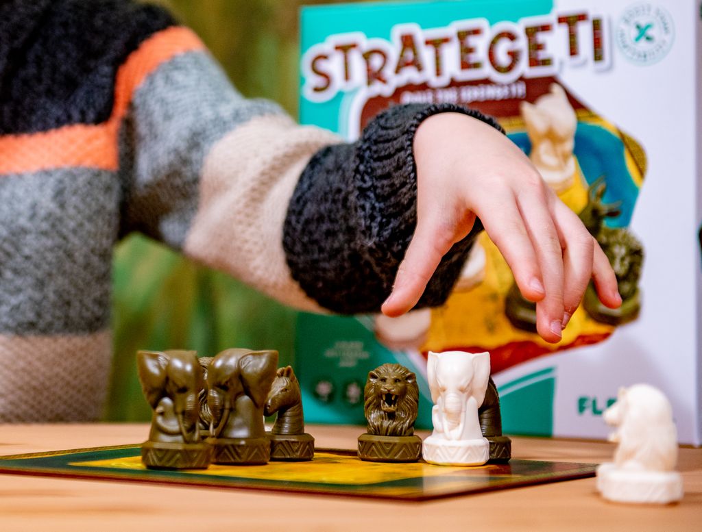 Strategeti - review @ BoardGameColors | Strategeti