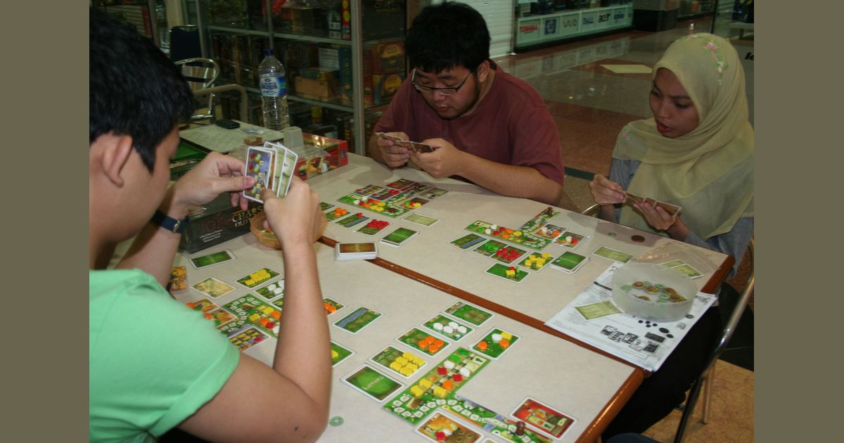 BoardGameGeek At the Gates of Loyang