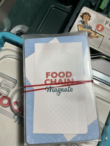 Base game card tray and Ketchup insert doesn't support sleeves?? |  BoardGameGeek