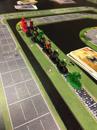 Board Game: Flamme Rouge: Peloton