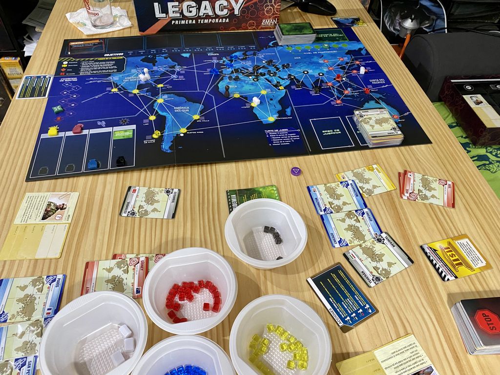 Pandemic Legacy: Season 1 photo 4