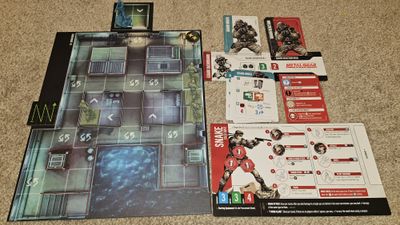 Dettaglio carte e plancia di gioco Metal Gear Solid