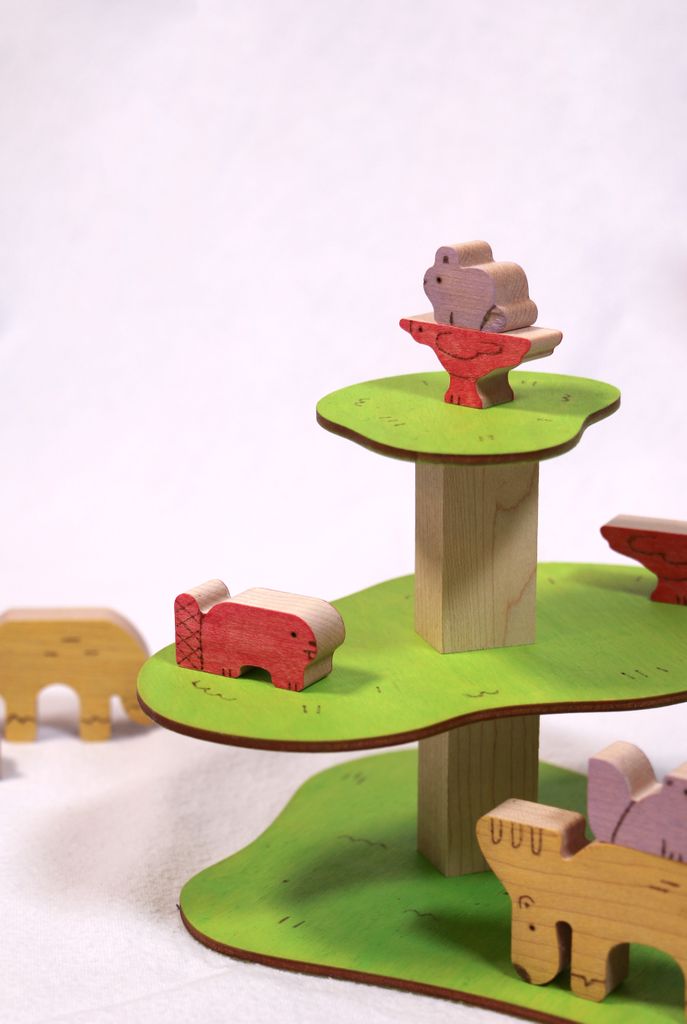 Premier prototype en bois du jeu de société Foréa photographié par Gaëlle Dumont