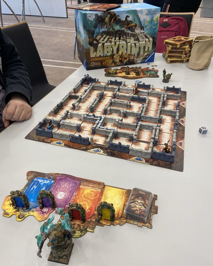 Labyrinth: Chronicles, Ravensburger / Awaken Realms, 2026 — SPIEL Essen 25의 모형