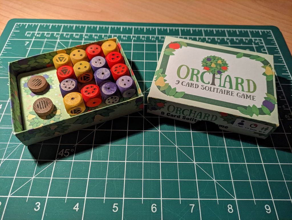 Telescoping box Orchard A 9 card solitaire game