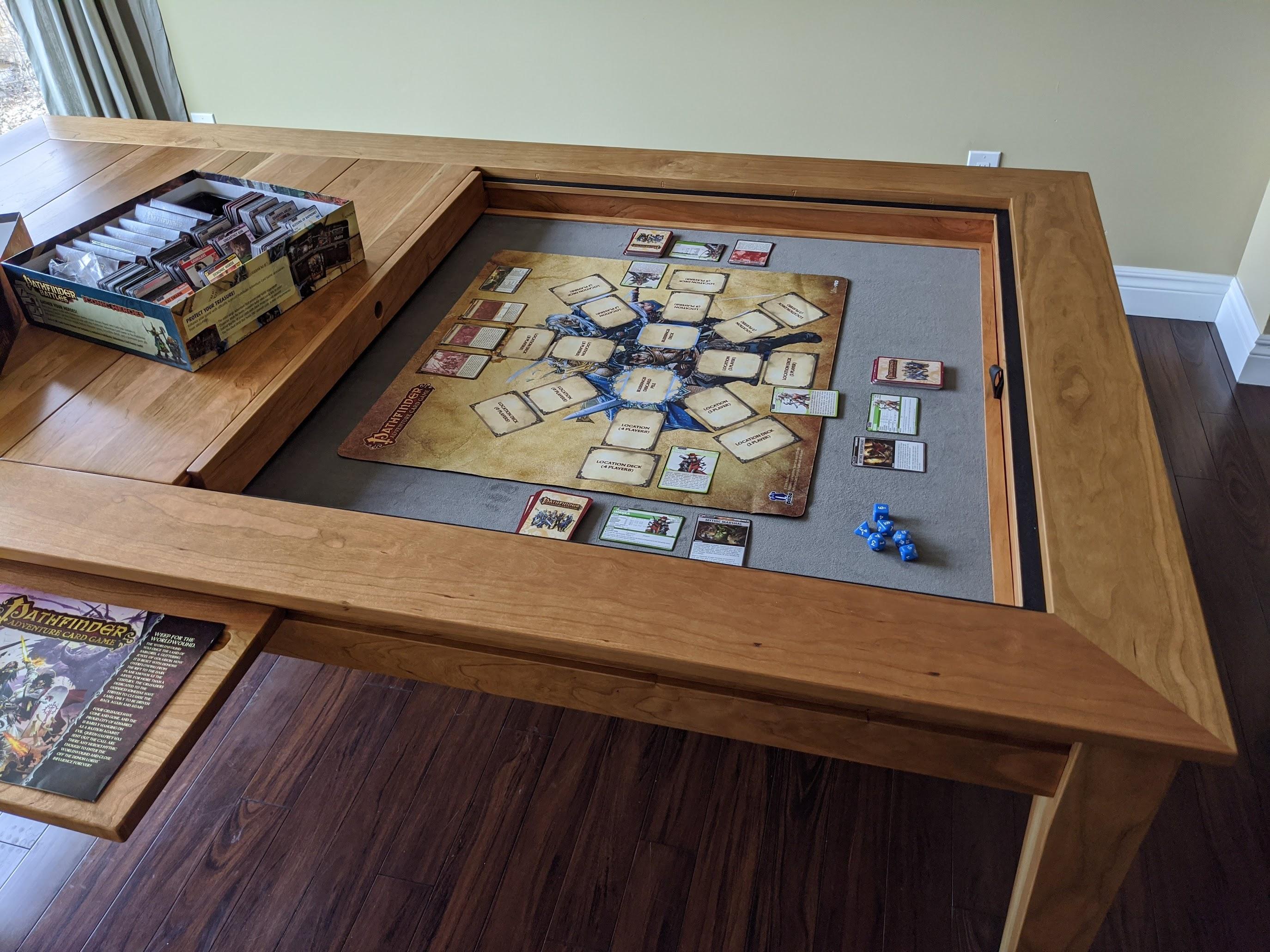 Review Uniquely Geek gaming table