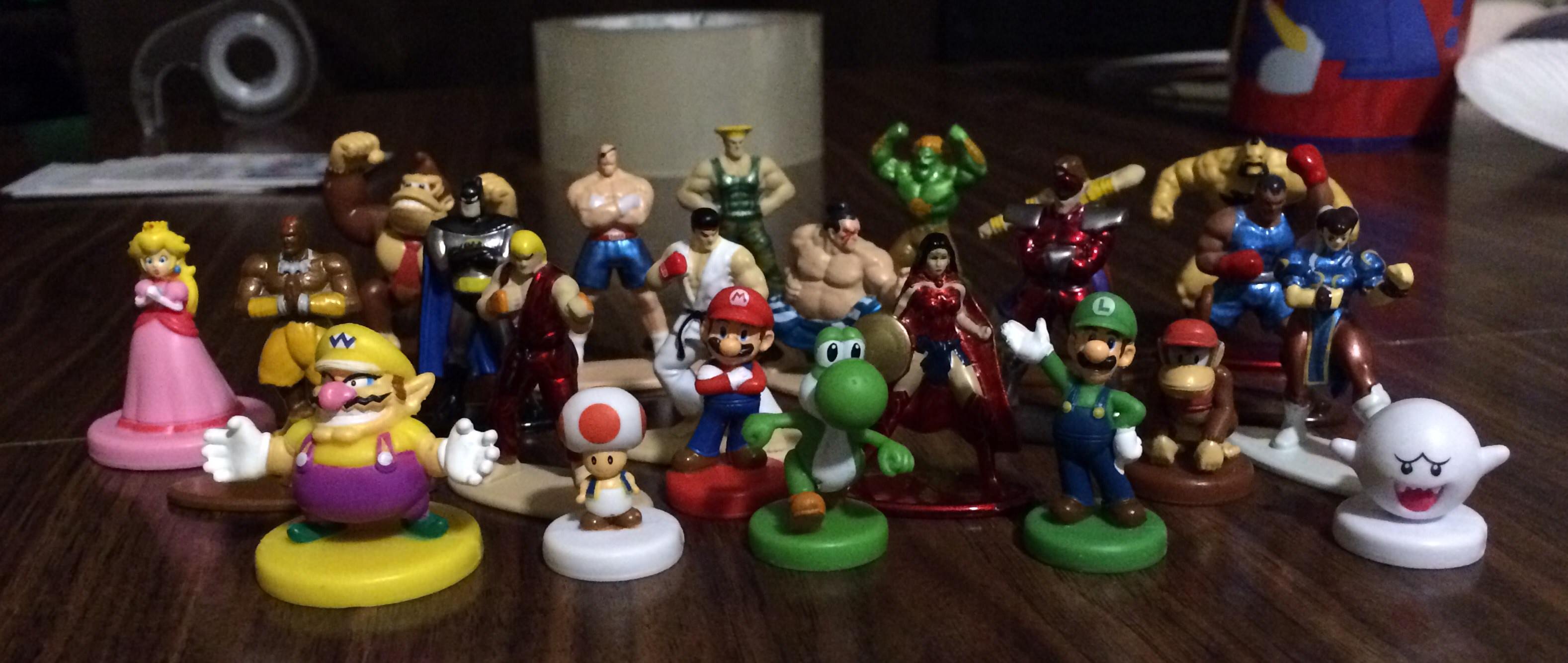 12 Street Fighter Character Cards + Mini Figures + Batman & Wonder ...