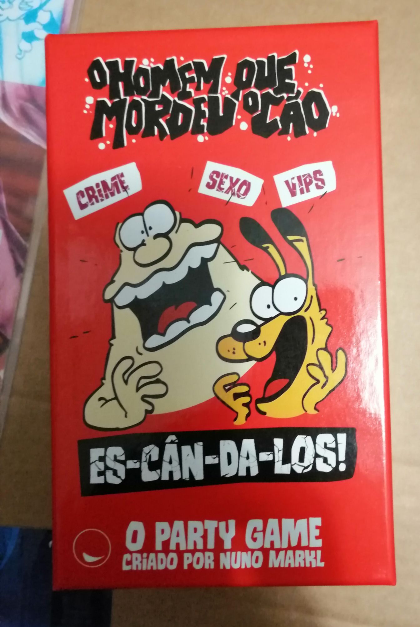 O Homem Que Mordeu o Cão: Escândalos cover art