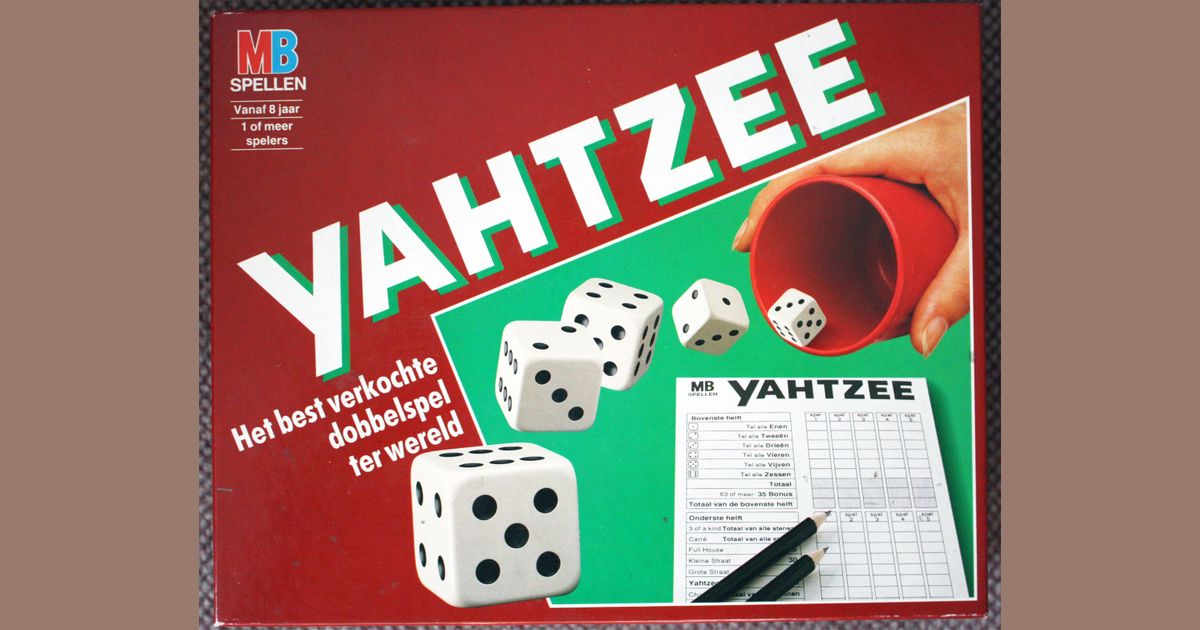 Yahtzee Classic Family Dice Board Game Italian Language Version 