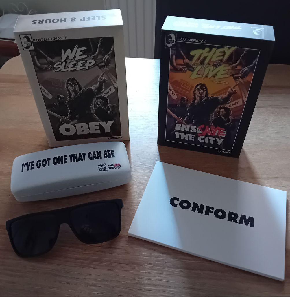 Illustration 3 de They Live: The Card Game - Save The City/Enslave The City