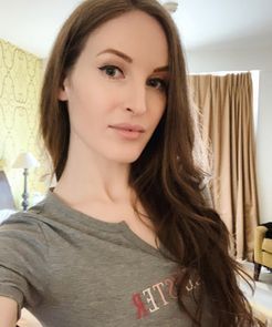 Leesha Hannigan portrait