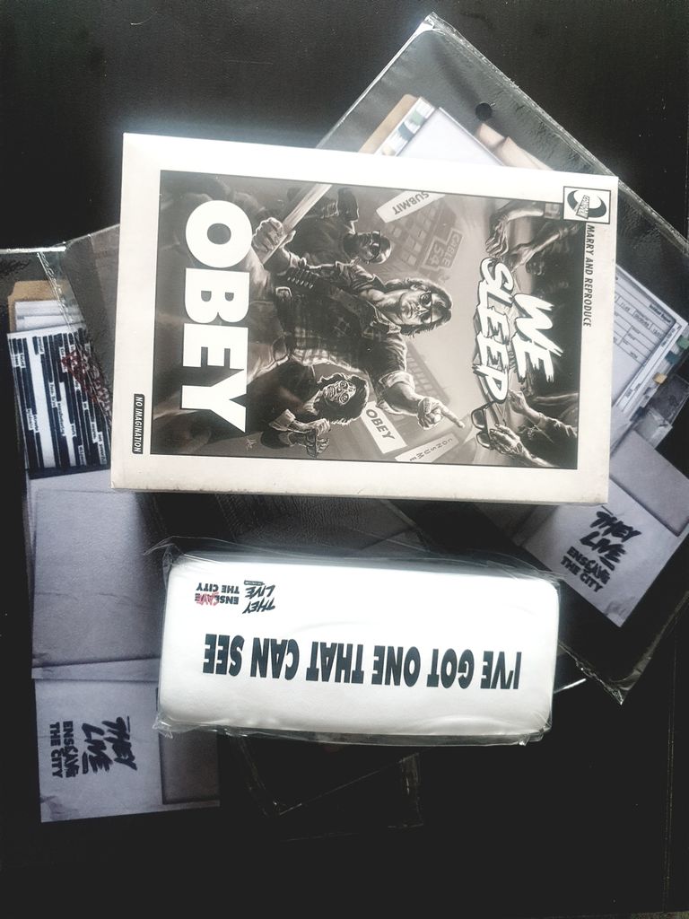 Illustration 11 de They Live: The Card Game - Save The City/Enslave The City