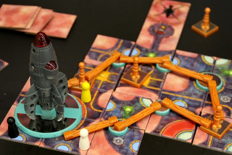It's a high-wire act that will test your team's capacity for courage and cooperation in Forbidden Sky @ Spiel'18 in Essen