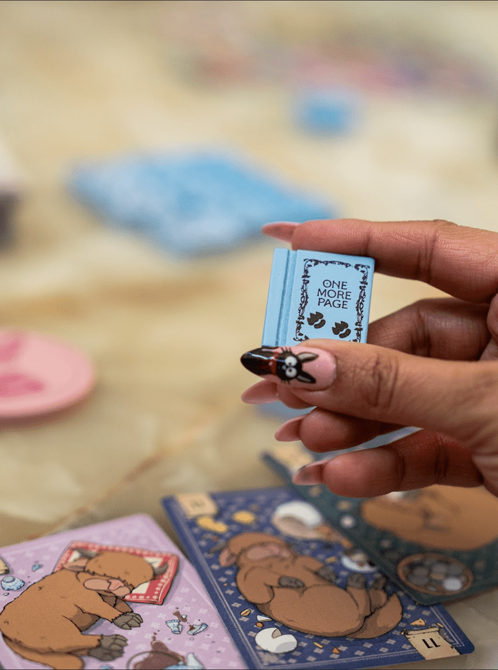 Illustration 2 de One More Page | A Cozy Card Game of Productivity & Pet Chaos