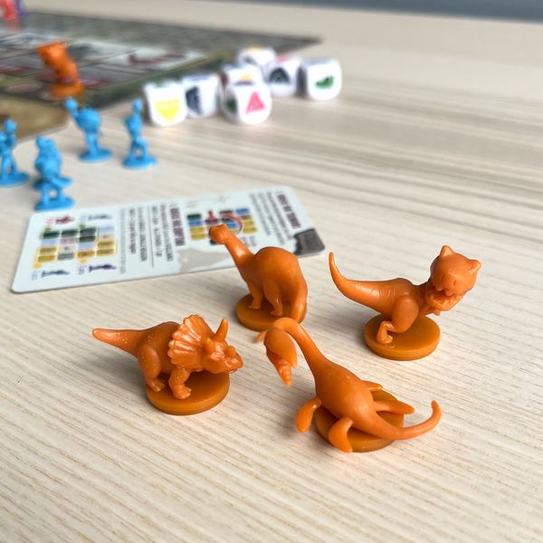 https://cf.geekdo-images.com/j_Z09Quv0AiuahbdjYWzcA__imagepage/img/aoQu4iizQ9sxvH3iRDUV8AXXAHw=/fit-in/900x600/filters:no_upscale():strip_icc()/pic8237079.jpg