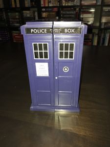 Doctor Who Monster Invasion: Tardis Card Holder