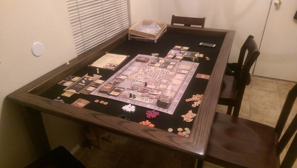 Review Gaming Table from BoardGameGeek