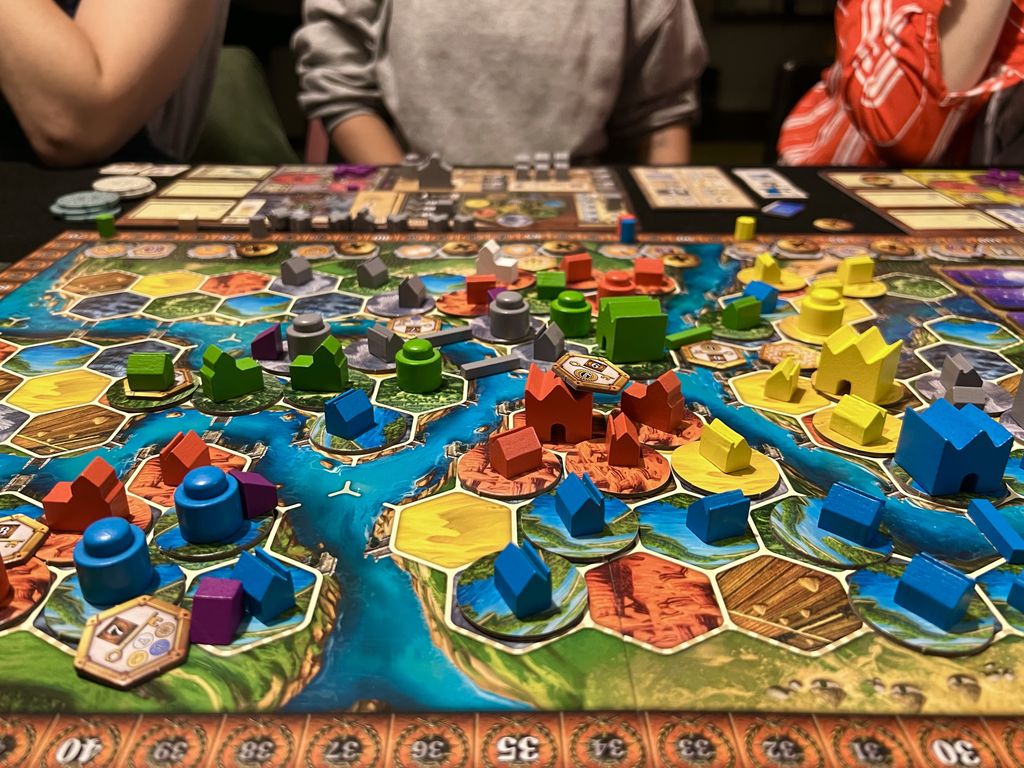 Five player game. — Photo by Hipopotam on BoardGameGeek
