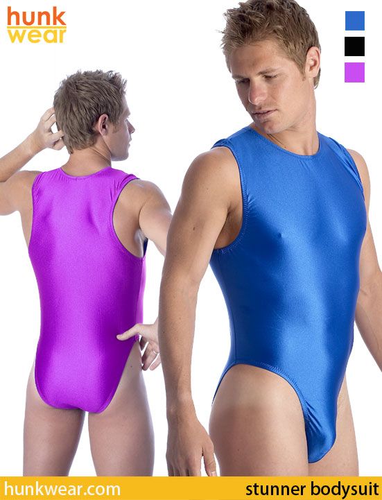 parni-v-zhenskih-kupalnikah-foto-opisanie-figur-zhenskih-popok