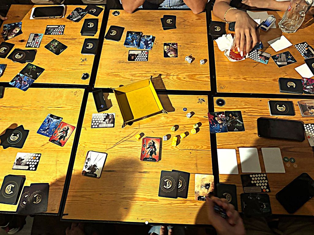 Illustration 9 de Crisis within Time : Fast-paced Action Card and Dice Game