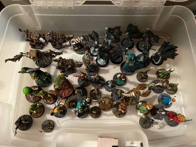 After several years, I finally decided I enjoy the hobby enough to build a  dedicated painting station! : r/minipainting