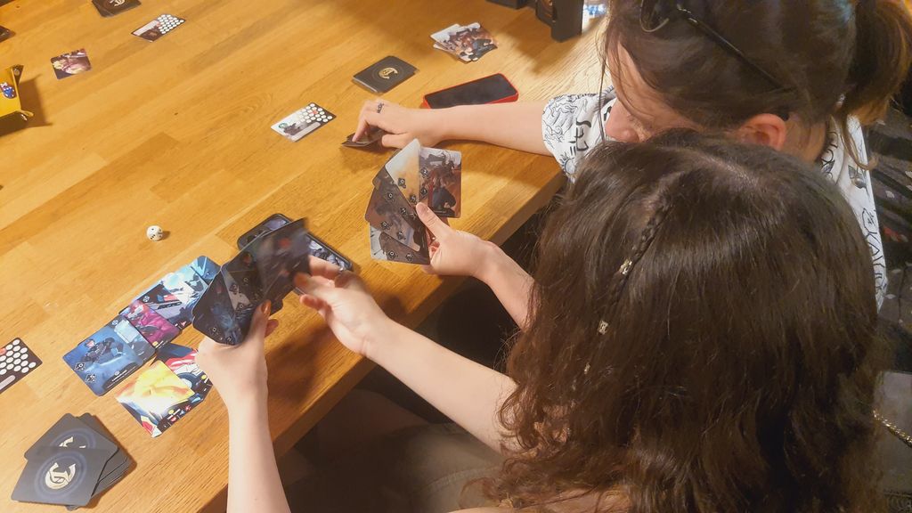 Illustration 4 de Crisis within Time : Fast-paced Action Card and Dice Game